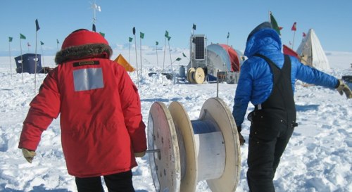 Antarctic Ice Gets Wired for Long-Distance Calls ? Ice Shelves & Antarctica ? Climate Change & Global Warming | LiveScience.jpg